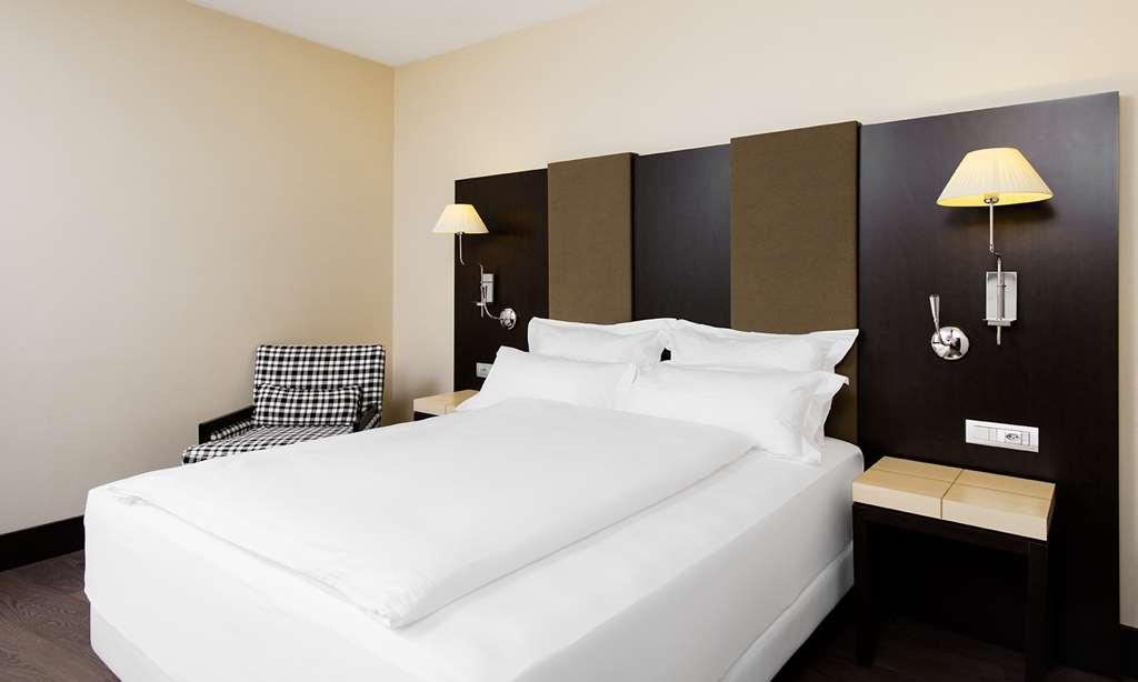 Nh Geneva Airport 4*
