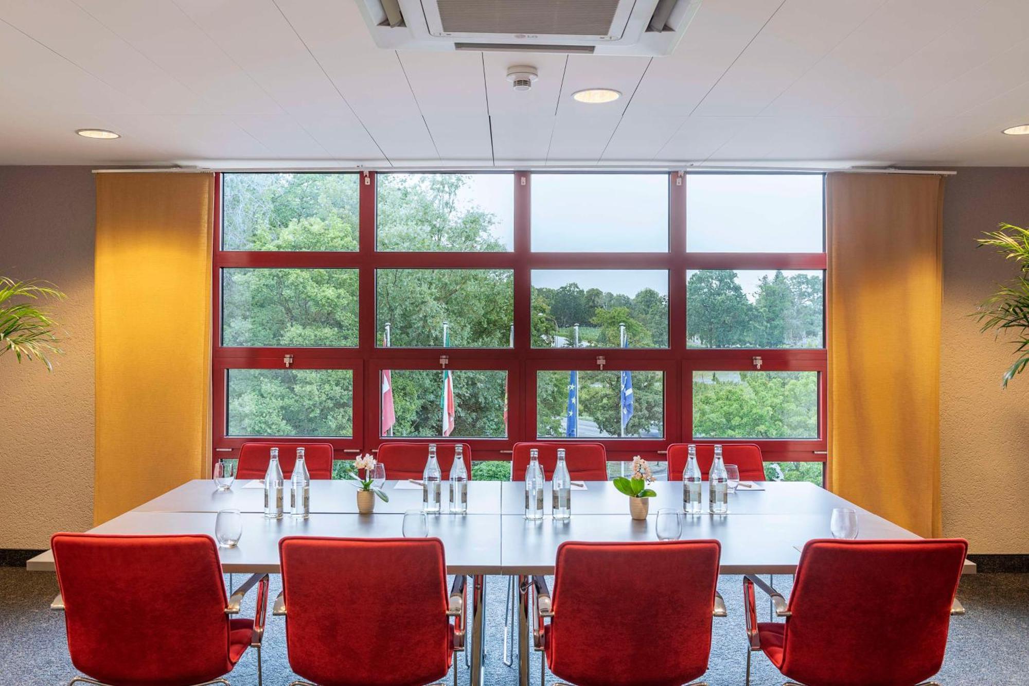 Nh Geneva Airport Hotel 4*