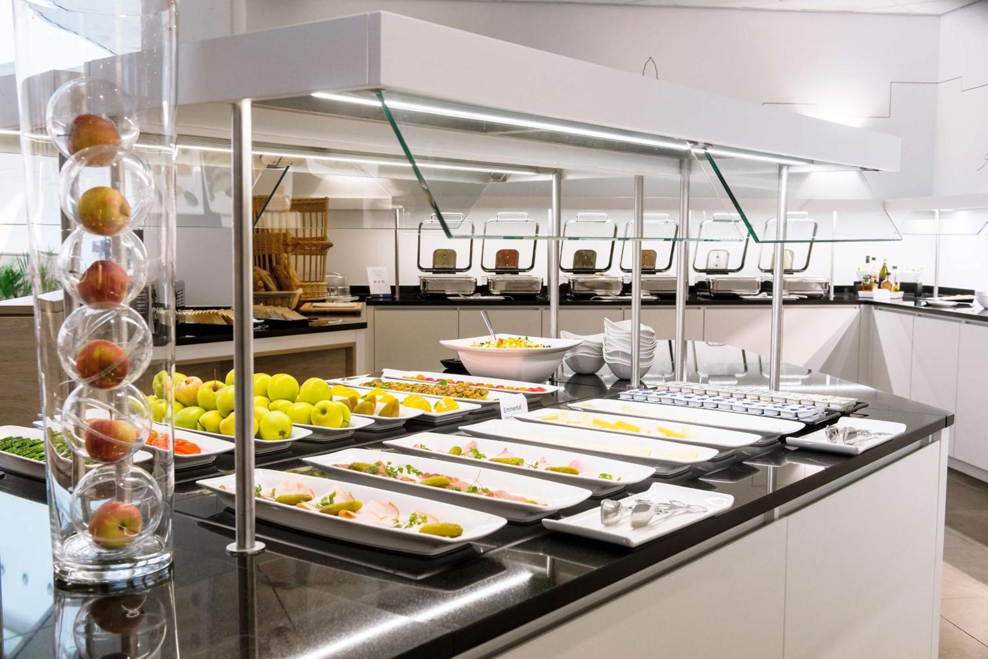 Nh Geneva Airport 4*