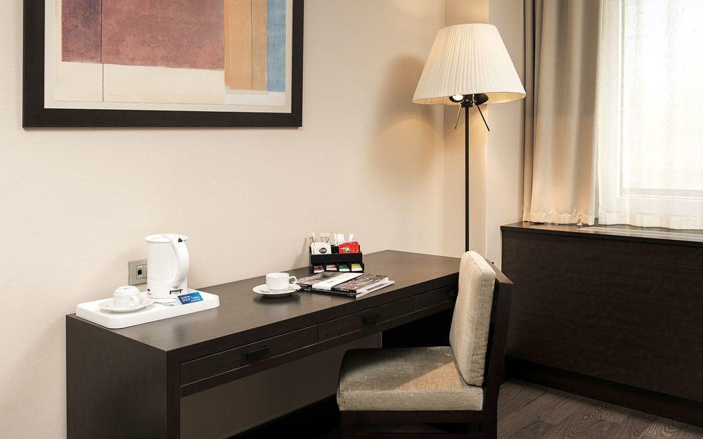Hotel Nh Geneva Airport 4*